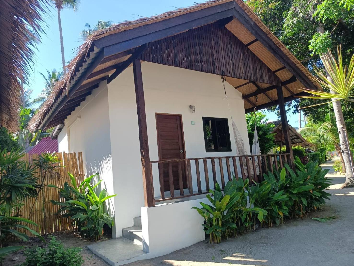 Sarana Bungalows (Adults Only) Baan Tai Cameră foto