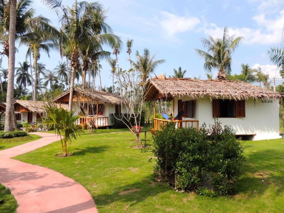 Sarana Bungalows (Adults Only) Baan Tai Exterior foto